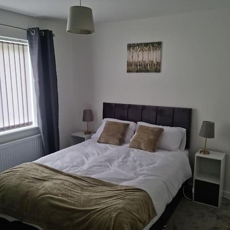 5 Bedroom House - Cheshire Oaks エルズミアポート エクステリア 写真