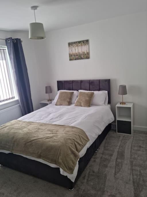 5 Bedroom House - Cheshire Oaks エルズミアポート エクステリア 写真