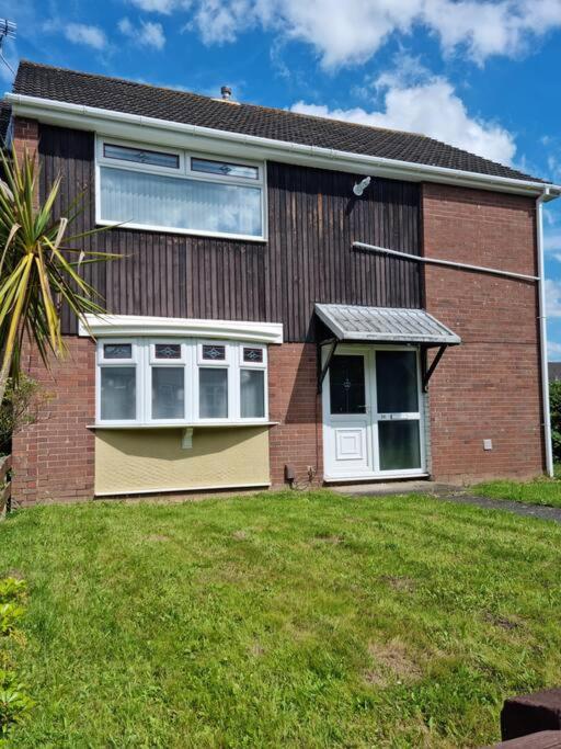 5 Bedroom House - Cheshire Oaks エルズミアポート エクステリア 写真